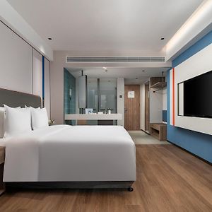 Standard King Room City View